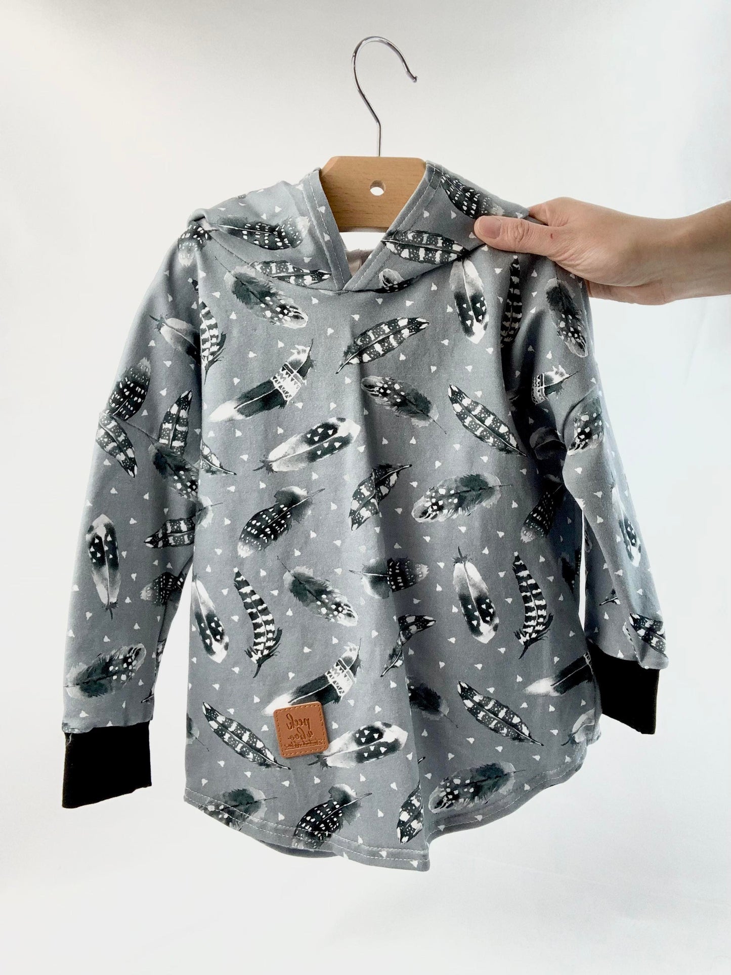 Hooded pullover grey feathers